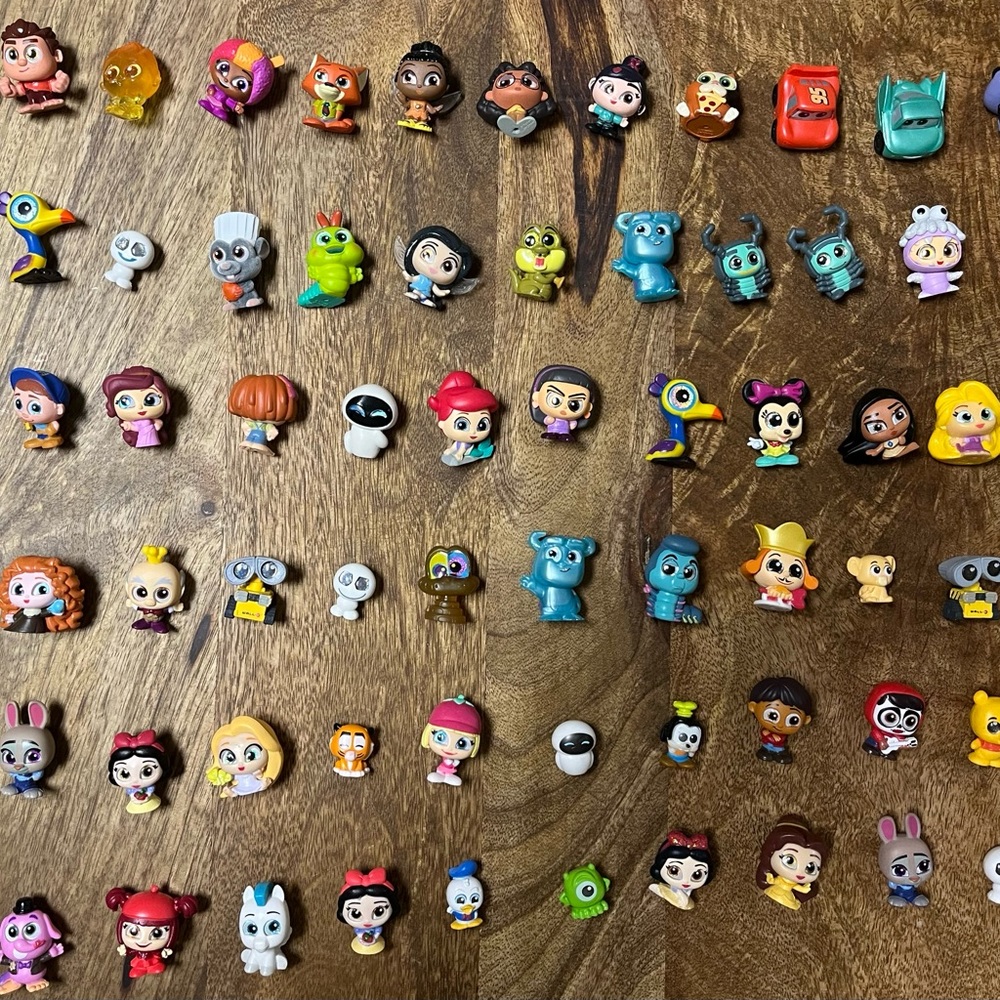78 Disney Doorables Toys